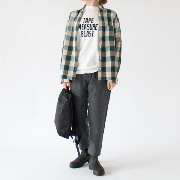 ブーツとも合わせやすい丈感(GREY、身長162cm)
