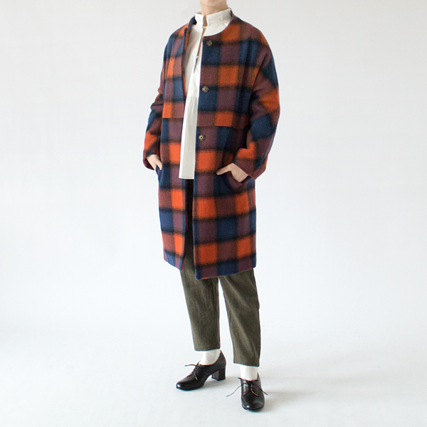 アウターの丈感も選びません(KHAKI、身長162cm)