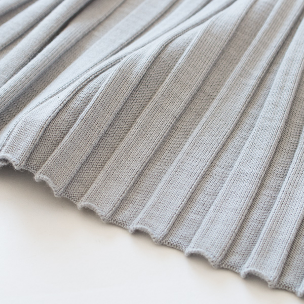 後ろ側はリブ仕様になっています(LIGHT GREY)