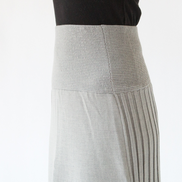 お腹を冷えから守ります(LIGHT GREY・身長162cm)