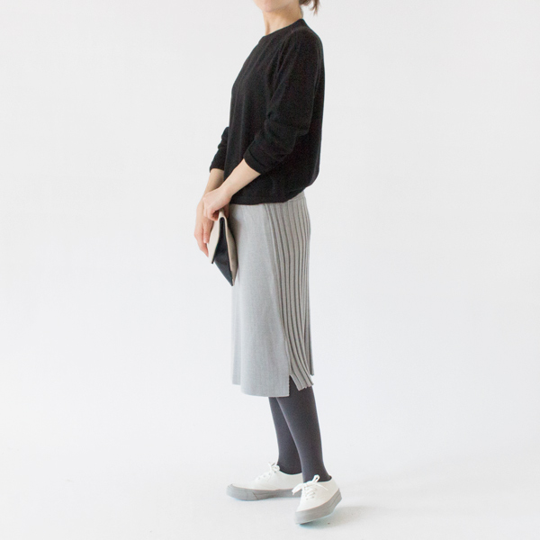 腰回り、ふとももを温め冷えから守ってくれます(LIGHT GREY・身長162cm)