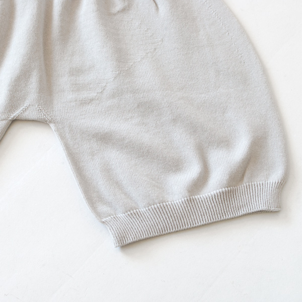 裾のリブがズリあがりを軽減してくれます(NAVY GREIGE)