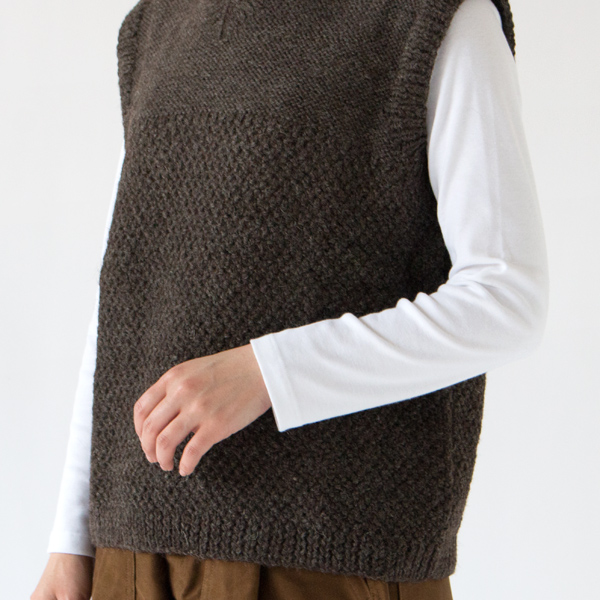 上部と下部で異なるシンプルな編み目(DK GREY)
