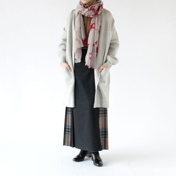 モデル身長162cm・CRIMSON ／LIGHT GREY