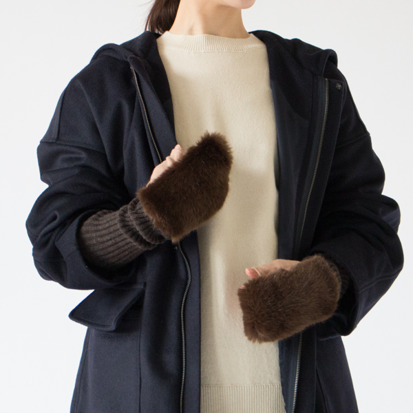 袖口の広いコートでも防寒性はばっちり(別注 BROWN) 袖口の広いコートでも防寒性はばっちり(別注 BROWN)