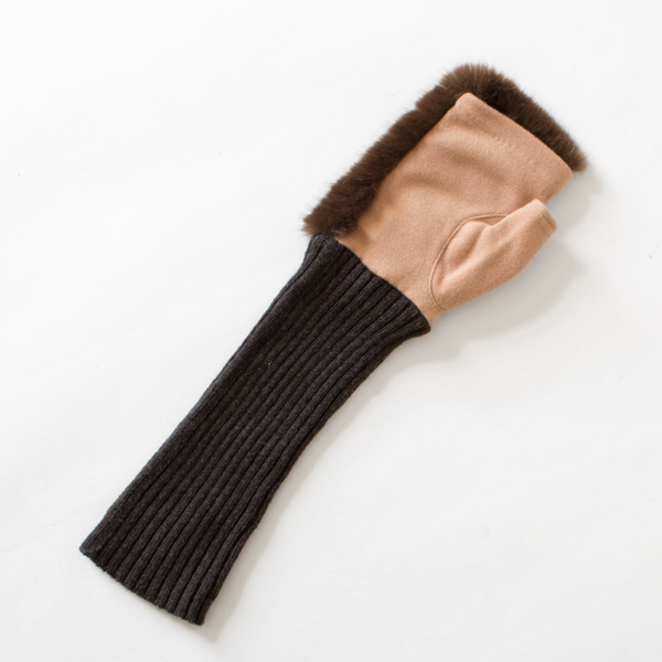 腕まですっぽりと覆える長さです(別注 BROWN) 腕まですっぽりと覆える長さです(別注 BROWN)