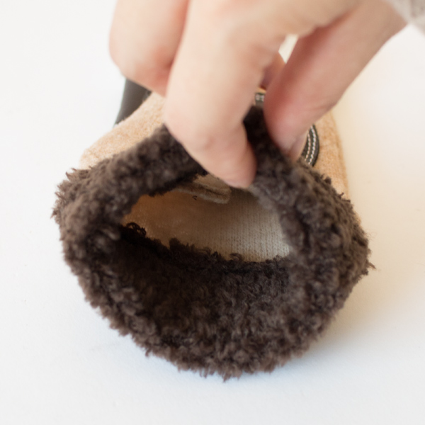 手首までしっかりと暖めてくれます(CAMEL)