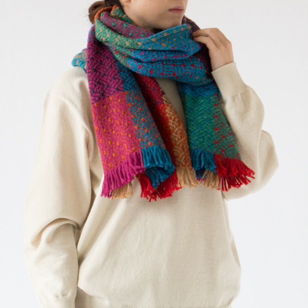 ぱっと明るいカラフルなストール(TARA RED REV)