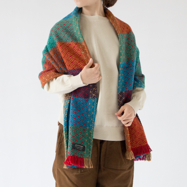 様々な色が混ぜ込まれています(TARA RED REV)