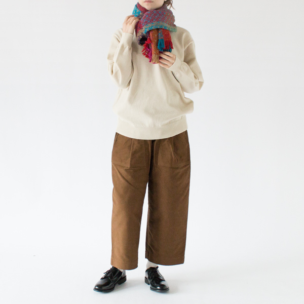 一巻きすればコーディネートの主役に(TARA RED REV)