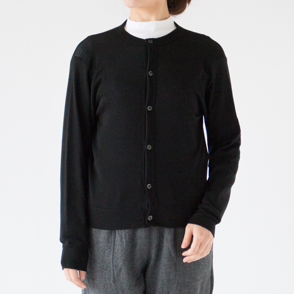 ウールにシルクを混合したソフトとな肌触りの上質素材は着心地抜群 ウールにシルクを混合したソフトとな肌触りの上質素材は着心地抜群