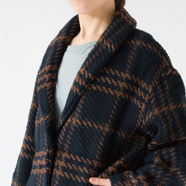 膨らみのある襟元がポイント(TUAM NAVY COPPER) 膨らみのある襟元がポイント(TUAM NAVY COPPER)