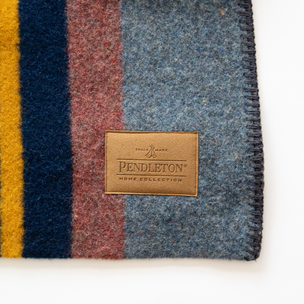 PENDLETONのロゴ入り(LAKE)