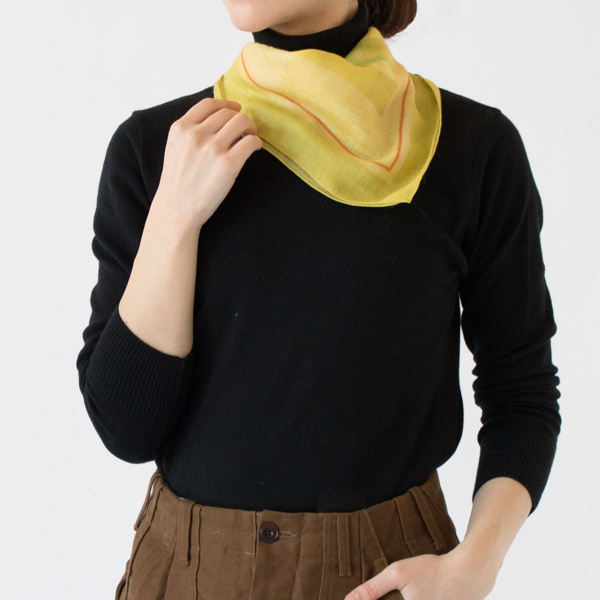 寒いと思ったらさっと巻けるコンパクトなスカーフ(JOURNEY OF THE SCARF pistachino)