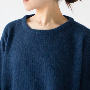 程よい開きの首周り(NAVY) 程よい開きの首周り(NAVY)