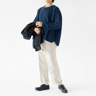 ふんわりと編まれていて軽いです(NAVY、身長162cm) ふんわりと編まれていて軽いです(NAVY、身長162cm)