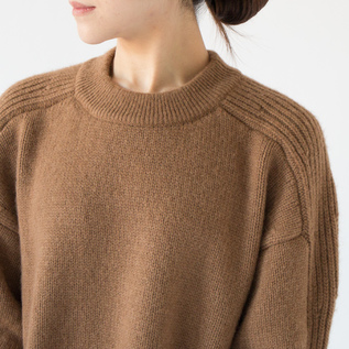 肩のラインが特徴的(CAMEL) 肩のラインが特徴的(CAMEL)