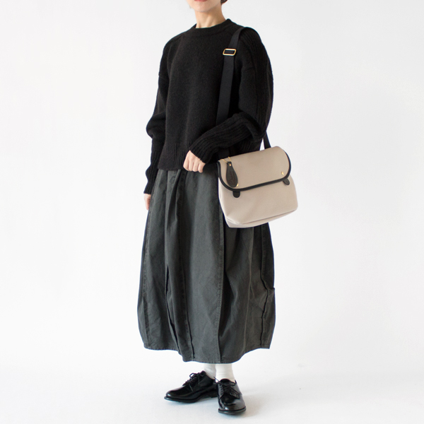 シックになりすぎない黒(BLACK、身長162cm)