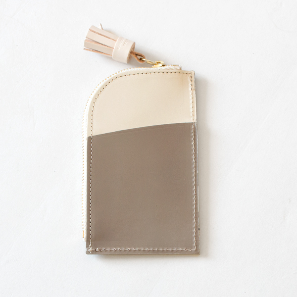 キーケース ZIPPED KEY CASE WITH TASSEL PULLER(TAUPE/IVORY)