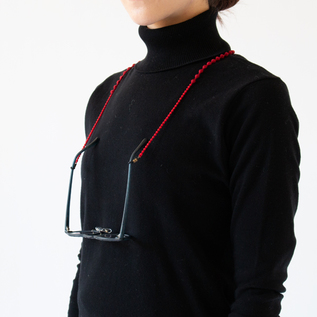 長さは、外したときメガネがちょうど胸の辺りにくる70㎝(RED) 長さは、外したときメガネがちょうど胸の辺りにくる70㎝(RED)