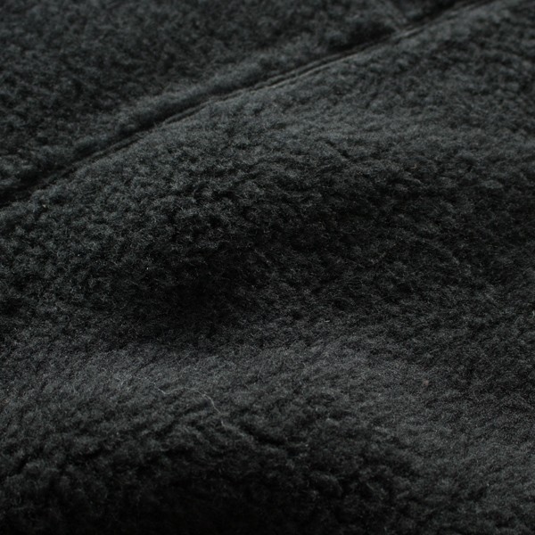 本物の羊のような表情を再現したウールシープボア(BLACK)