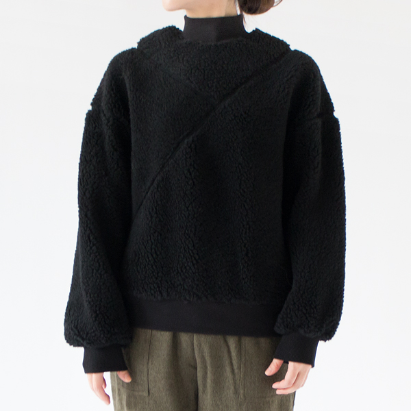 着物の前合わせから着想した切り替え(身長162cm、BLACK)