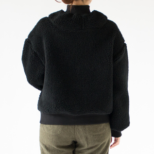 シンプルなシルエットから覗く切り替えがアクセントに(身長162cm、BLACK) シンプルなシルエットから覗く切り替えがアクセントに(身長162cm、BLACK)