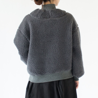 シンプルなシルエットから覗く切り替えがアクセントに(身長162cm、GREY) シンプルなシルエットから覗く切り替えがアクセントに(身長162cm、GREY)