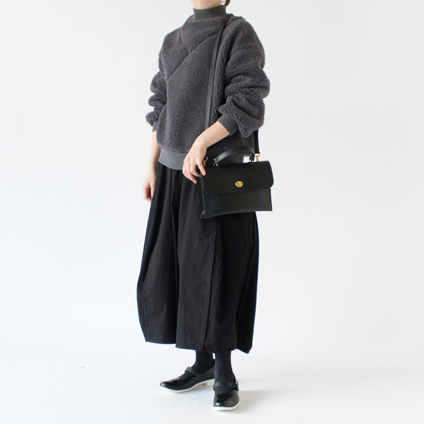 スカートと合わせて(身長162cm、GREY)