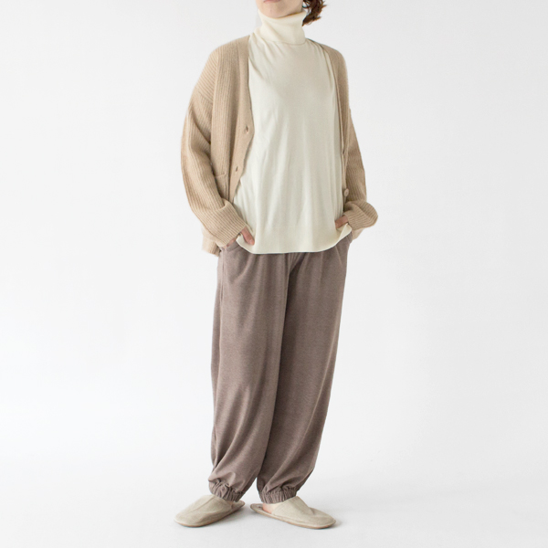 お手持ちのルームウェアに合わせやすいカラー (身長162cm、BEIGE)