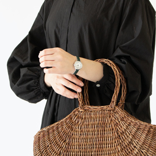 手元の所作に合わせて、バンドの合わせの色が綺麗に見えるデザイン(AKQK463/黒木賊) 手元の所作に合わせて、バンドの合わせの色が綺麗に見えるデザイン(AKQK463/黒木賊)
