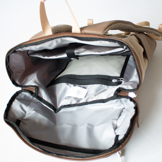 25Lの容量があるのでたっぷりと収納することができます(MULTI BROWN WITH BEIGE WEBBING) 25Lの容量があるのでたっぷりと収納することができます(MULTI BROWN WITH BEIGE WEBBING)