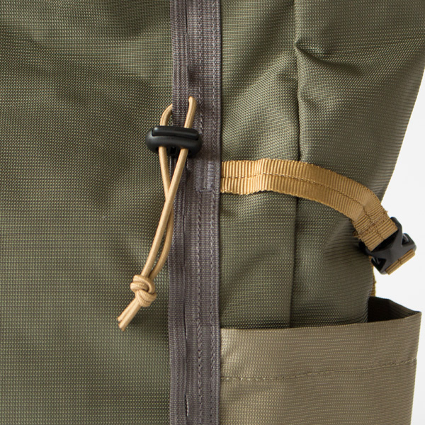 ストラップにはパスケースなどを付けて(MULTI TREKK GREEN LEAF GREEN) ストラップにはパスケースなどを付けて(MULTI TREKK GREEN LEAF GREEN)