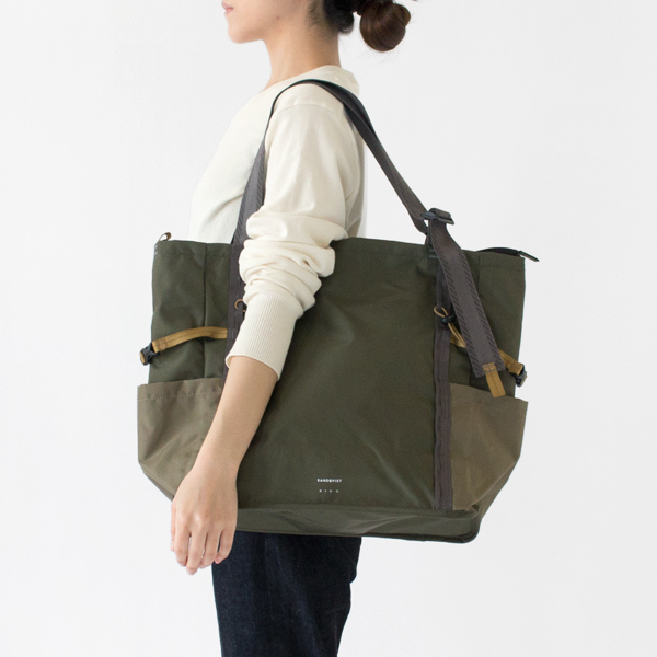 使い方に合わせてベルトの長さを調節することができます(身長162cm、MULTI TREKK GREEN LEAF GREEN) 使い方に合わせてベルトの長さを調節することができます(身長162cm、MULTI TREKK GREEN LEAF GREEN)