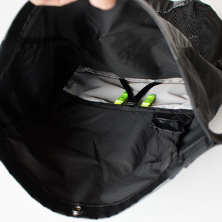 ハイドレーションパックがセットできる専用ポケット付き(BLACK ) ハイドレーションパックがセットできる専用ポケット付き(BLACK )