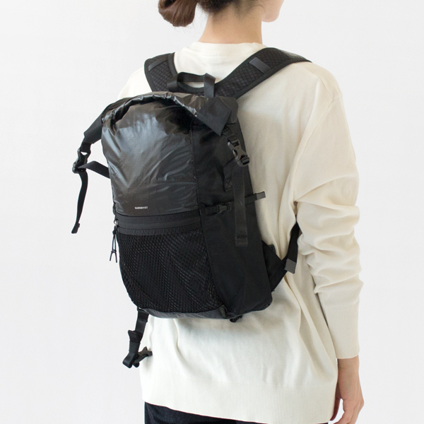 全体的に薄手で約456gと軽量なのでとっても身軽(身長162cm・BLACK ) 全体的に薄手で約456gと軽量なのでとっても身軽(身長162cm・BLACK )