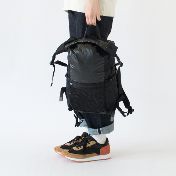 普段使いできるランニングバックパックです(身長162cm・BLACK ) 普段使いできるランニングバックパックです(身長162cm・BLACK )