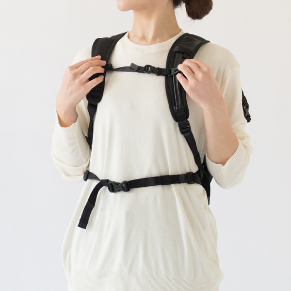 チェストストラップとウエストストラップでより安定感が向上します(身長162cm・BLACK ) チェストストラップとウエストストラップでより安定感が向上します(身長162cm・BLACK )