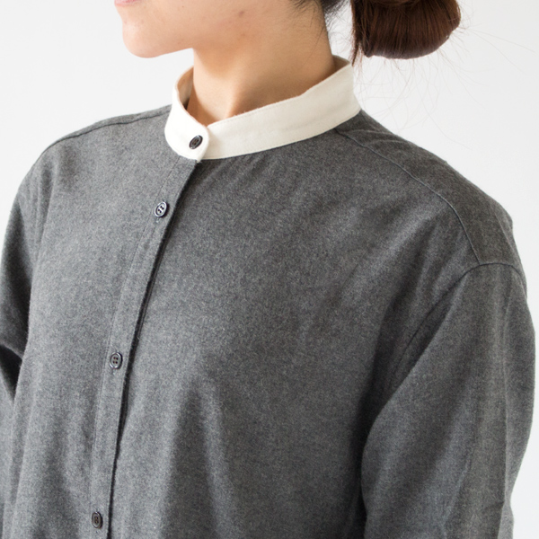 ホワイトのバンドカラーがポイント(GREY)
