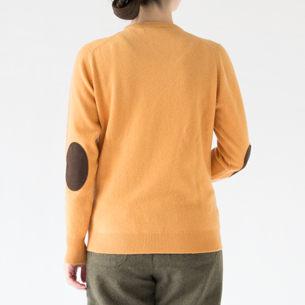 クルーネックエルボーパッチセーター（HARVEST GOLD）身長162cm