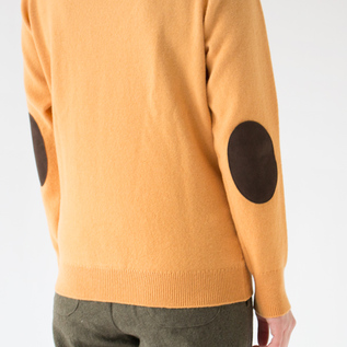 クルーネックエルボーパッチセーター（HARVEST GOLD）身長162cm