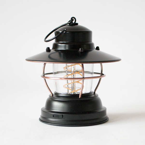 ロープ状のライトがアンティークのような味わいを感じさせます(ANTIQUE BRONZE)