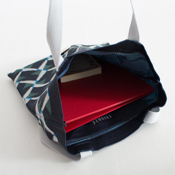 A4の書類も入れられます(SPOTLIGHT(NAVY)) A4の書類も入れられます(SPOTLIGHT(NAVY))