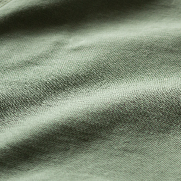 独特のアタリや経年変化を楽しめるコットンバックサテン