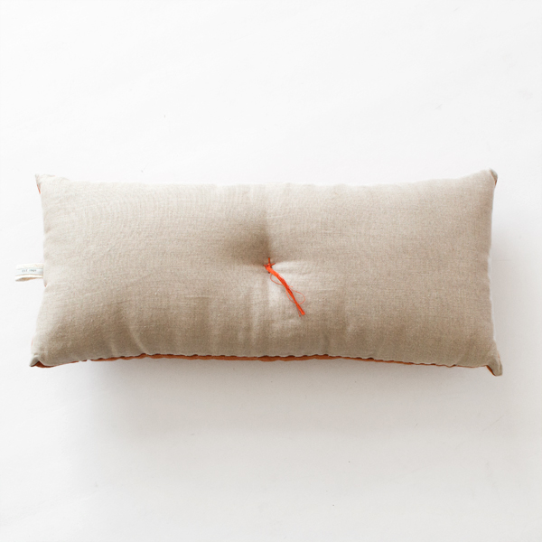 ワンポイントアクセントになる締め糸(carrot lape)