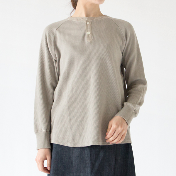 薄墨色、身長162cm