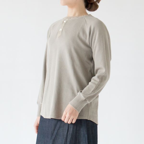薄墨色、身長162cm