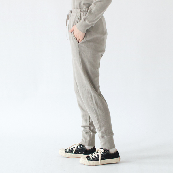 薄墨色、身長162cm