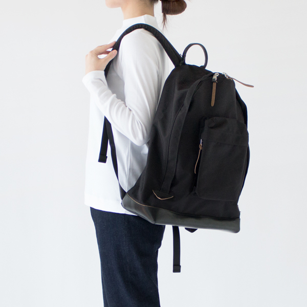 男女問わず使えるデザインです(BLACK)