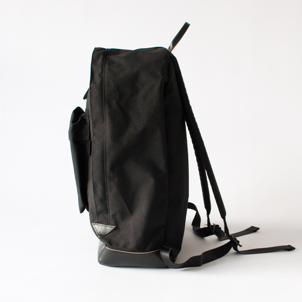 コットンライクで耐久性の高いCORDURA SPANのナイロン生地(BLACK)